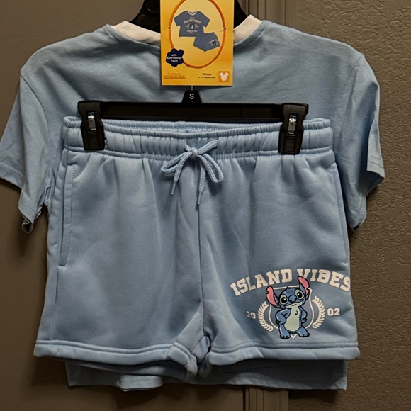 SET!! Disney Stitch Blue Island Vibes Tee and shorts set S/M Juniors - Picture 2 of 13